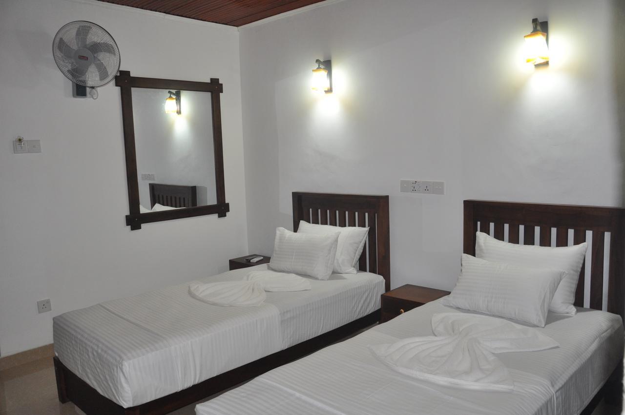 Shaa Lodge Tissamaharama Exterior photo